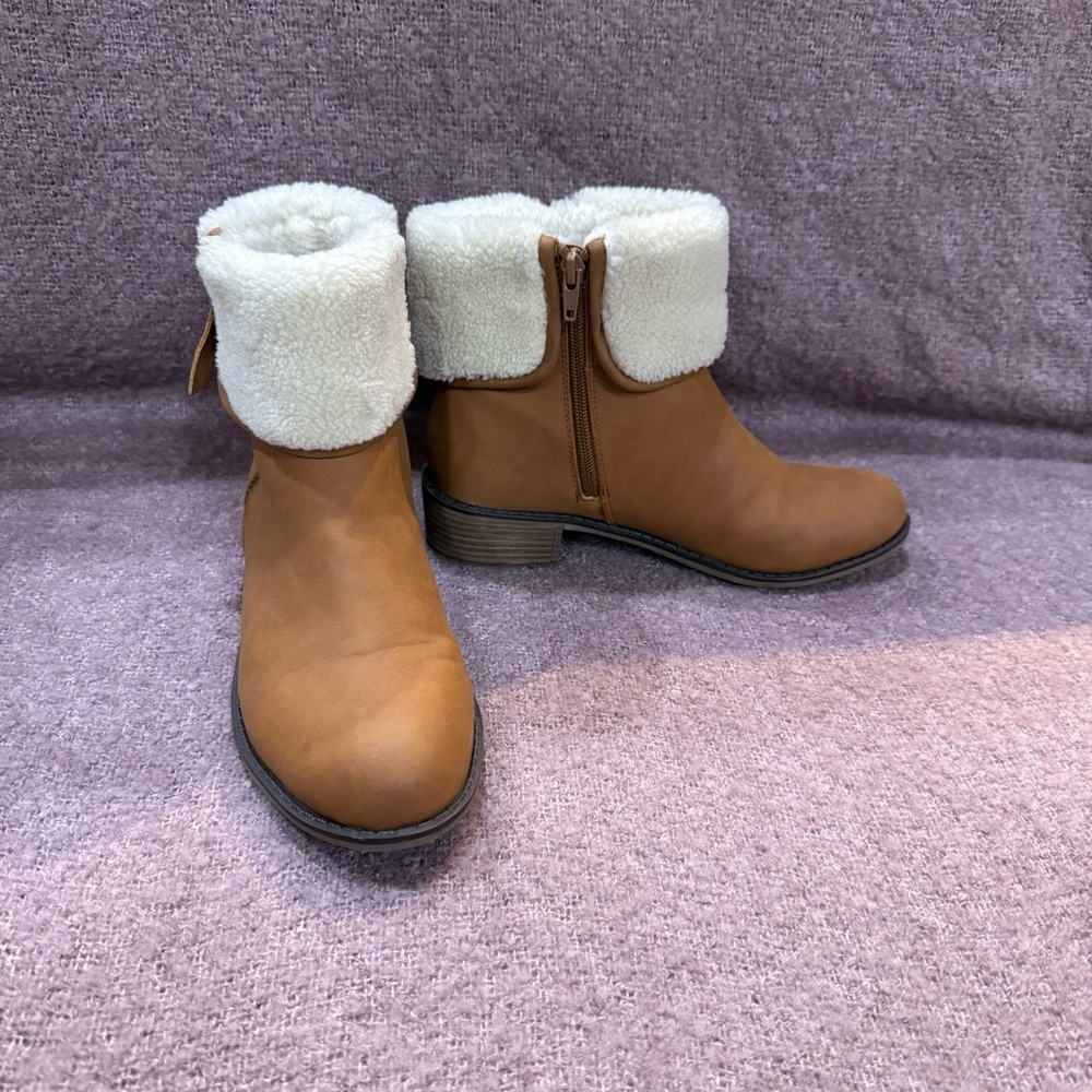 Cozy Tan Ankle Boots with Cream Faux Fur Lining, NWOT
